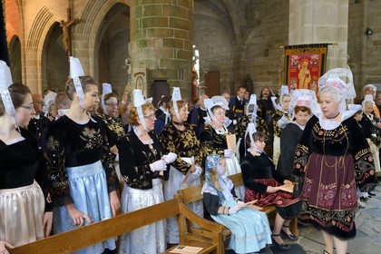 France, Finistere, Locronan, labelled Les plus Beaux Villages de France (The Most Beautiful Villages of France), Saint Ronan church, religious ceremony that precedes the procession of the Tromenie