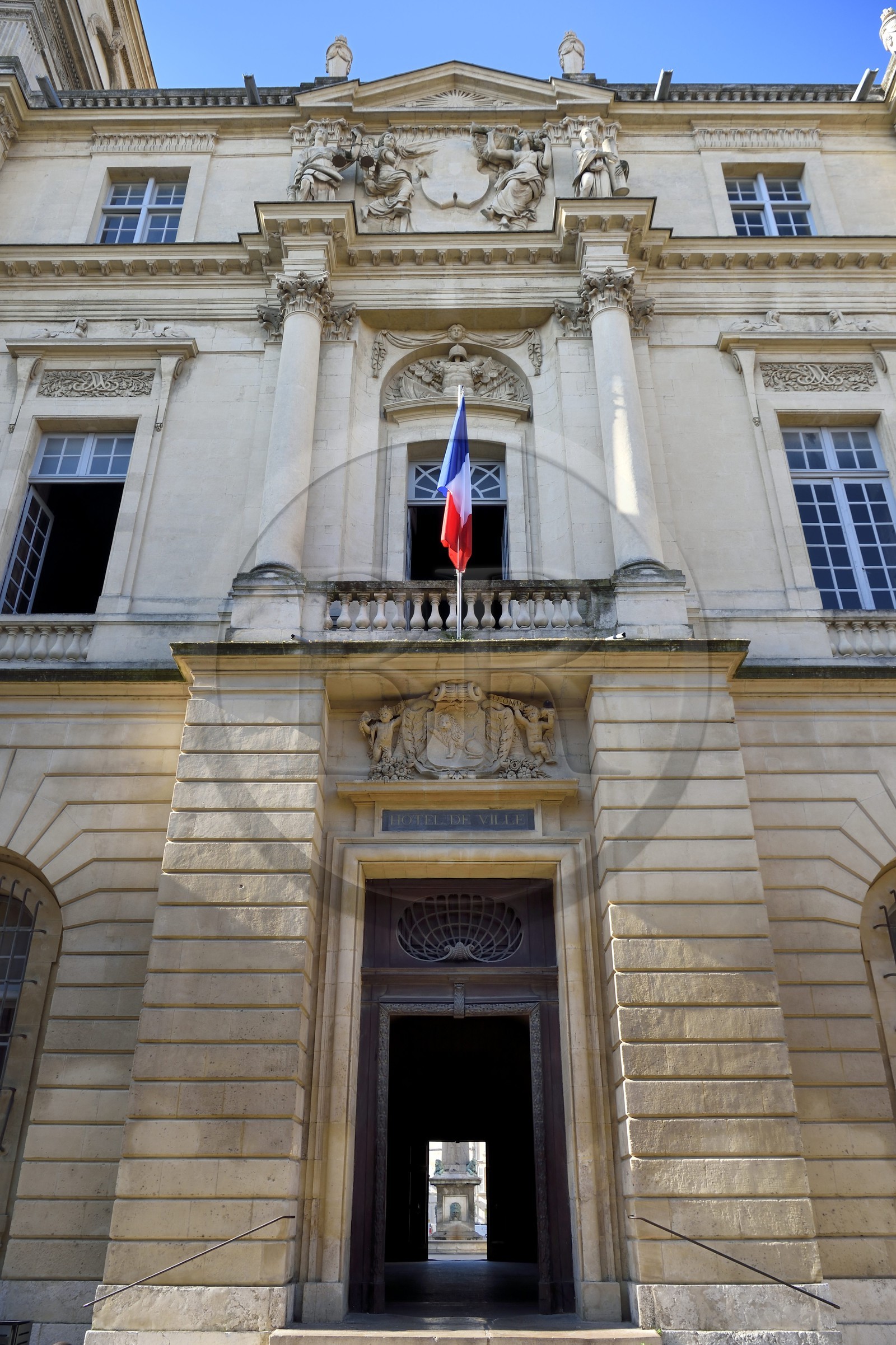 France, Bouches-du-Rhône (13), Arles, l'hôtel de Ville du côté Plan de la Cour