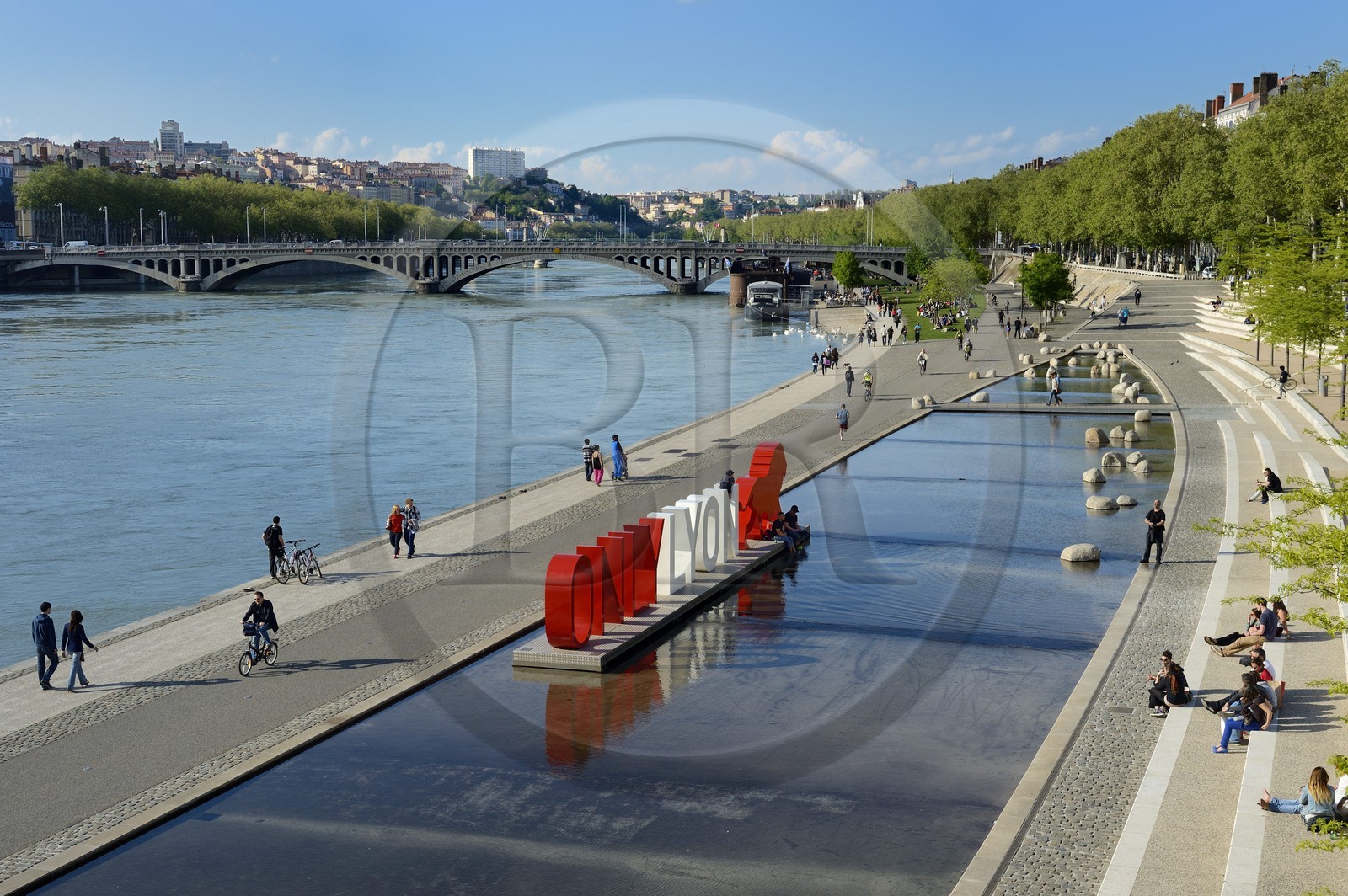 France, Rhône (69), Lyon, les berges du Rhône, le quai Victor Augagneur, label de communication de l'aglomeration Onlylyon