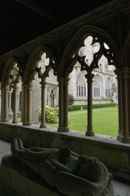 France, Côtes-d'Armor (22), Tréguier, cloitre de la cathédrale Saint-Tugdual, gisants
