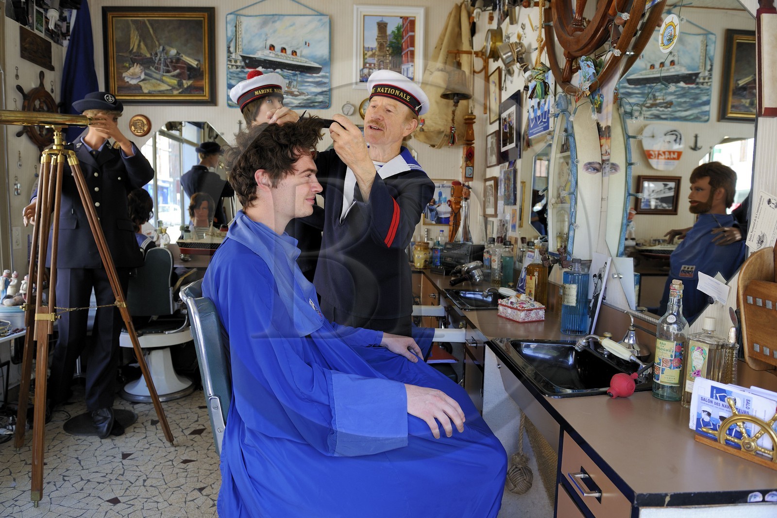 France, Seine-Maritime (76), Le Havre, Centre-ville reconstruit du Havre par Auguste Perret classé Patrimoine Mondial de l'UNESCO, le très particulier Salon des Navigateurs dans le quartier Saint-François, le coiffeur Daniel Lecompte