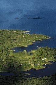Suède, Comté de Västerbotten, région d'Umea, Sönnerstgrundet en bordure de la mer Baltique (vue aérienne)