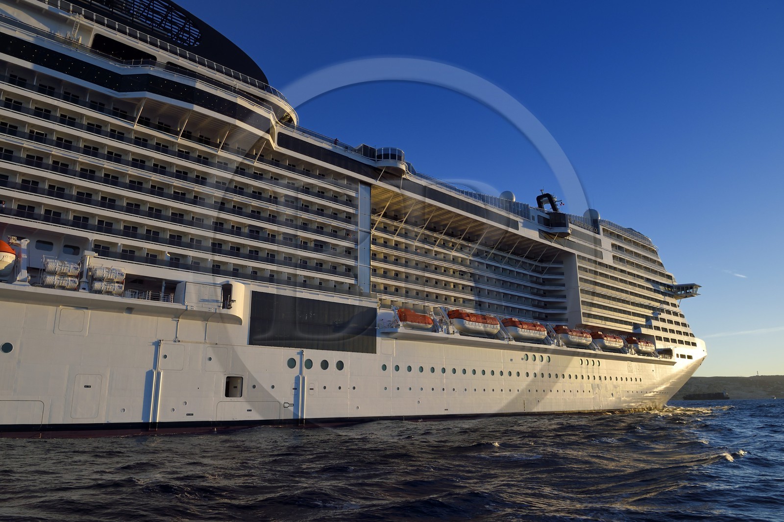 France, Bouches-du-Rhône (13), Marseille, bateau de croisière dans la Rade de Marseille