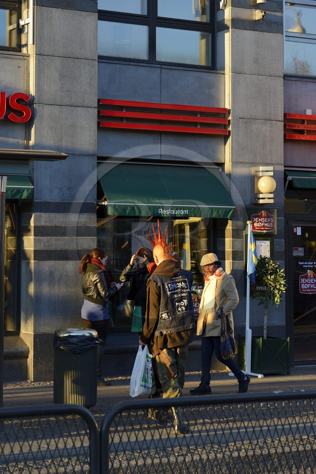 Suède, Västra Götaland, Göteborg (Gothenburg), punk sur Hamngatan