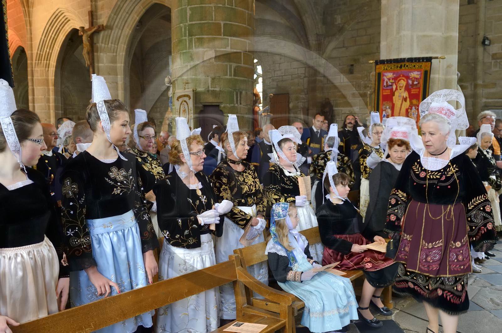 France, Finistère (29), Locronan, labellisé Les Plus Beaux Villages de France, église Saint-Ronan, cérémonie religieuse qui précède la procession de la Troménie