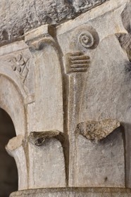 France, Var (83), Abbaye cistercienne du Thoronet, la salle capitulaire du cloitre