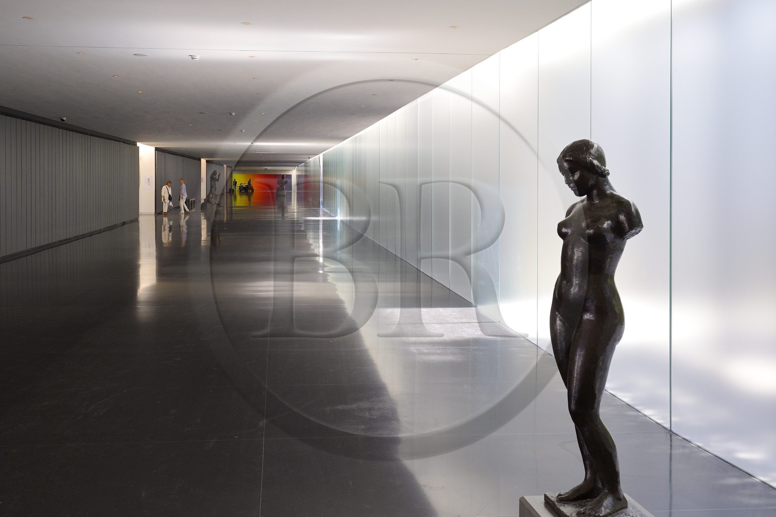 Israel, Jérusalem, quartier de Guivat Ram, musée d'Israel, passage couvert menant au musée d'archéologie