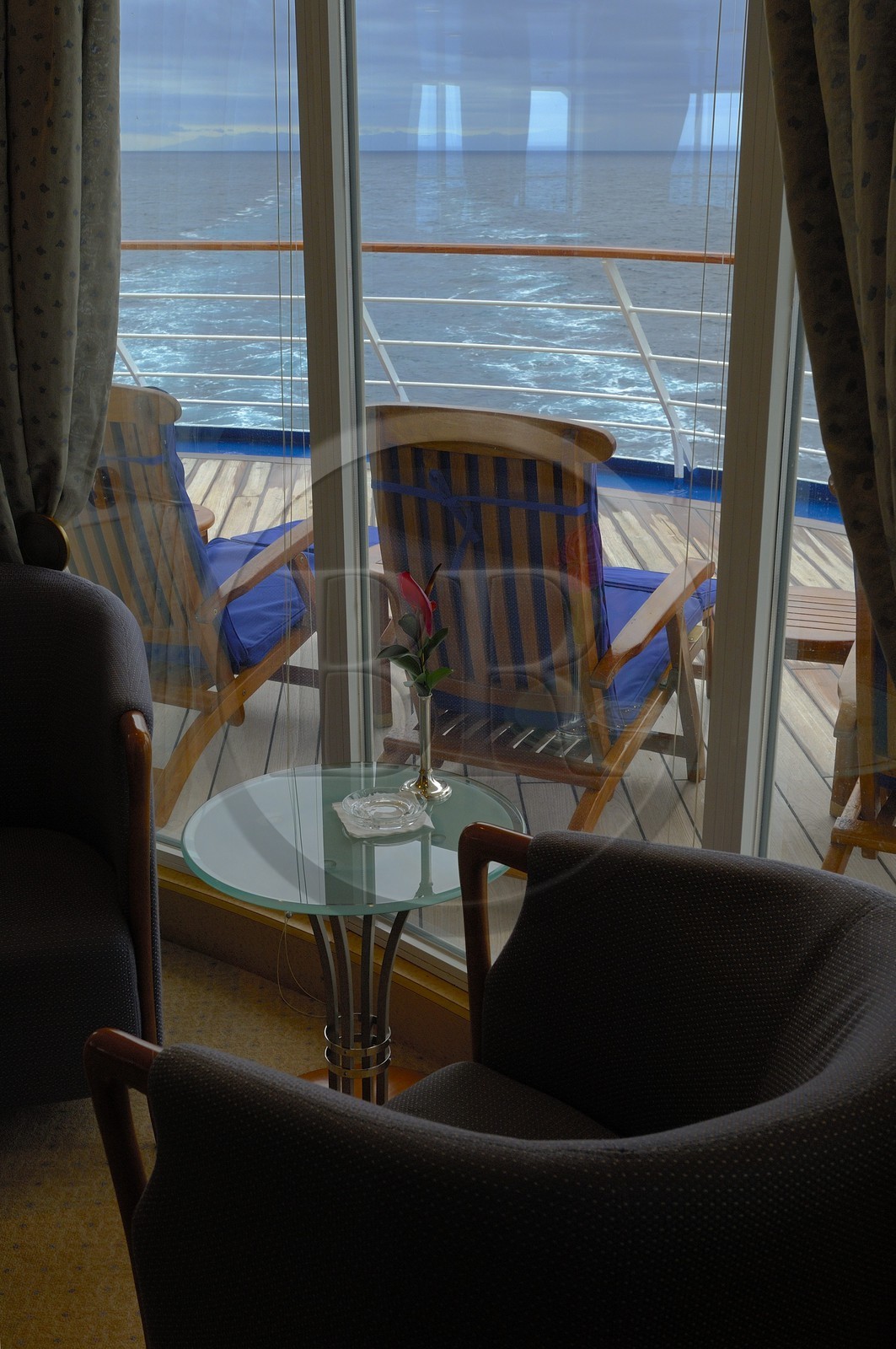 France, Corse (2a), Baie de Porto Vechio, croisière à bord du Silvershadow de la compagnie Silversea, cabine avec terrasse