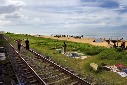Sri Lanka, Western Province, fishermen on the beach along the railroad towards Lunawa south of Colombo