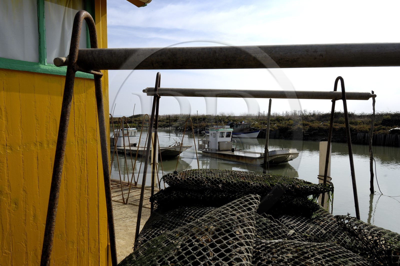France, Charente-Maritime (17), Ile d'Oléron, le chenal d'Ors, port ostréicole