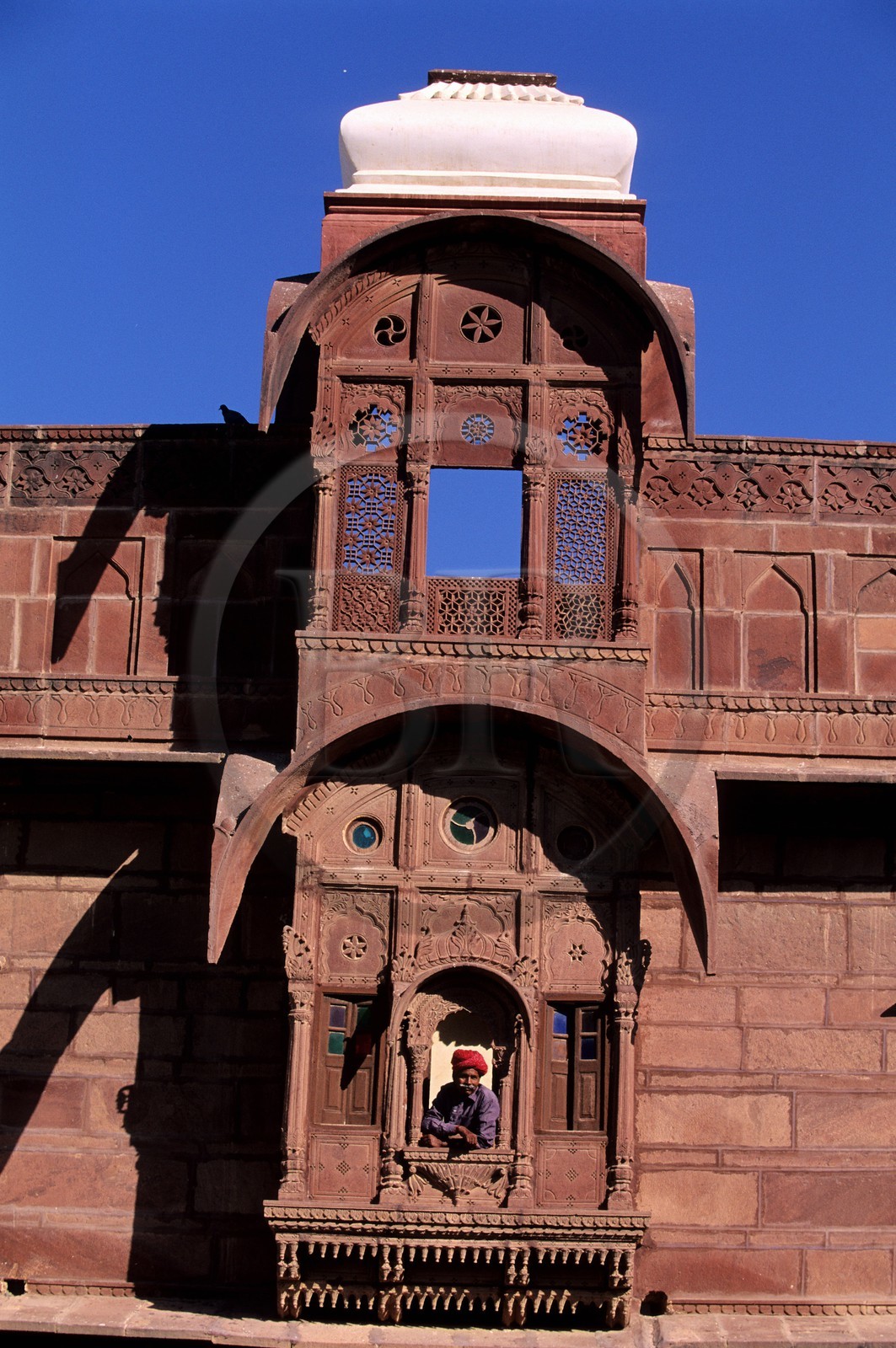 Inde, état du Rajasthan, Fort de Pokaran au porte du désert du Thar, palais en grès rouge finement ciselé