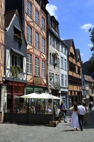 France, Seine-Maritime (76), Rouen, la rue médiévale Martainville qui longe l'église Saint-Maclou