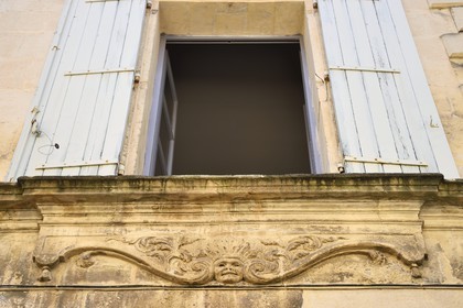 France, Bouches du Rhone, Arles, window decoration with an Indian head on a house from the middle of the 17th century rue de Barreme