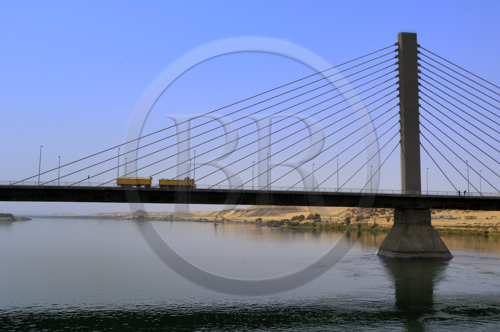 Egypte, Assouan, le pont à haubans rejoignant la rive ouest