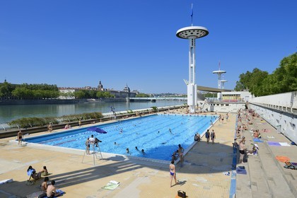 France, Rhône (69), Lyon, quai Claude Bernard sur le Rhône, la piscine
