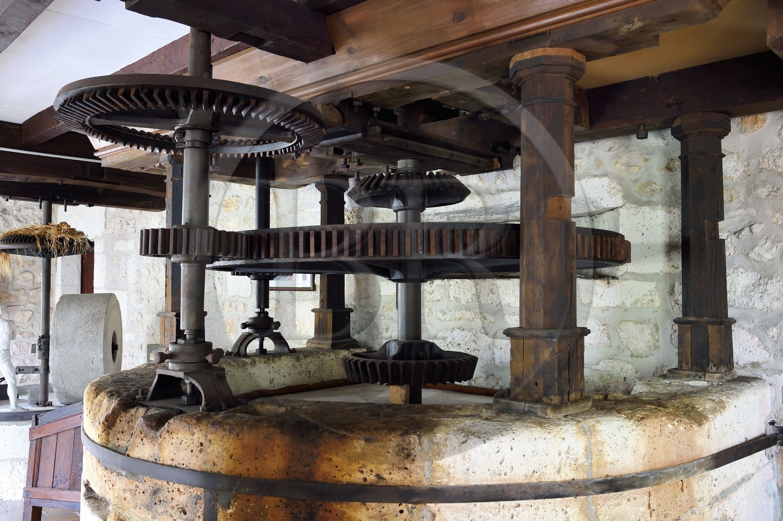 France, Charente (16), Pranzac, rouages de l'ancien moulin à eau dit du chateau