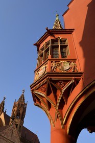 Allemagne, Bade-Wurtemberg, Fribourg en Brisgau, la Maison historique des marchands du début du XVIème siècle sur la Munsterplatz