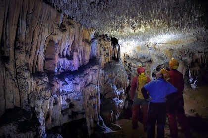 France, Dordogne (24), Périgord Noir, vallée de la Dordogne, Groléjac, initiation à la spéléologie avec Laurent Lignac de Couleur Périgord dans la grotte du Pechialet