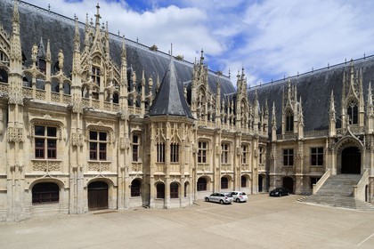 France, Seine-Maritime (76), Rouen, le Palais de justice de Rouen est l'ancien Parlement de Normandie et une des quelques réalisations de l'architecture gothique civile de la fin du Moyen Âge en France