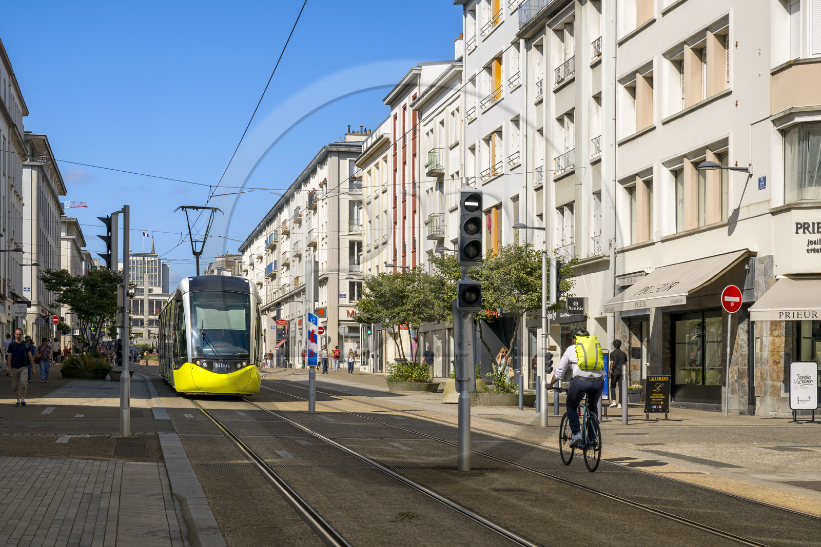 France, Finistère (29), Brest, la rue de Siam empruntée par le tramway