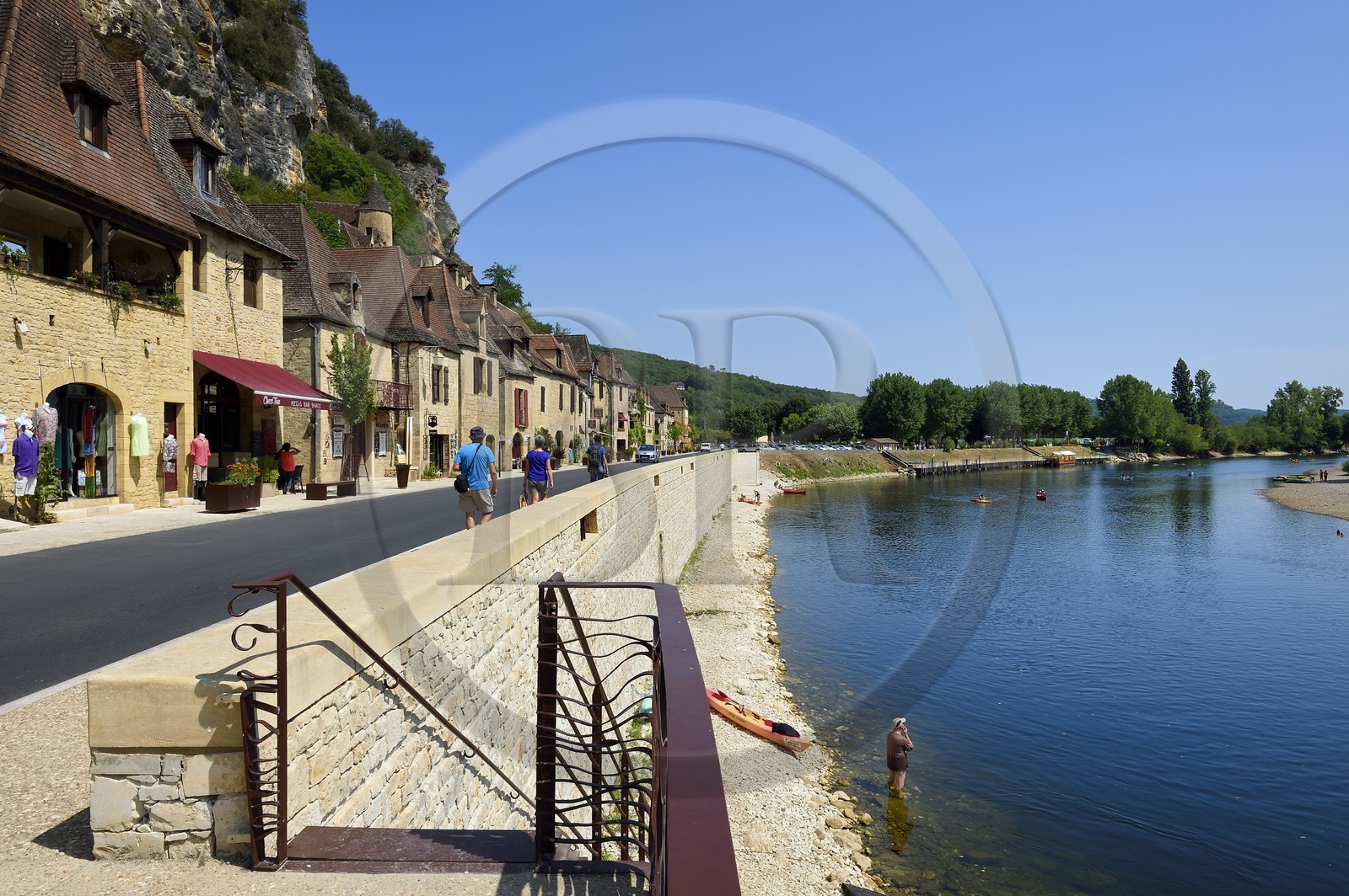 France, Dordogne (24), Périgord Noir, vallée de la Dordogne, La Roque-Gageac, labellisé Les Plus Beaux Villages de France, le village entre la falaise et la Dordogne