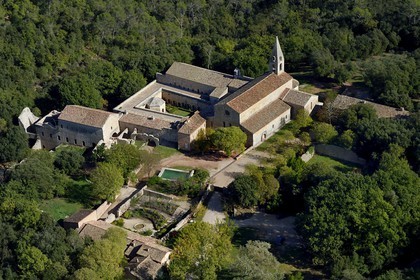France, Var (83), Abbaye cistercienne du Thoronet (vue aérienne)