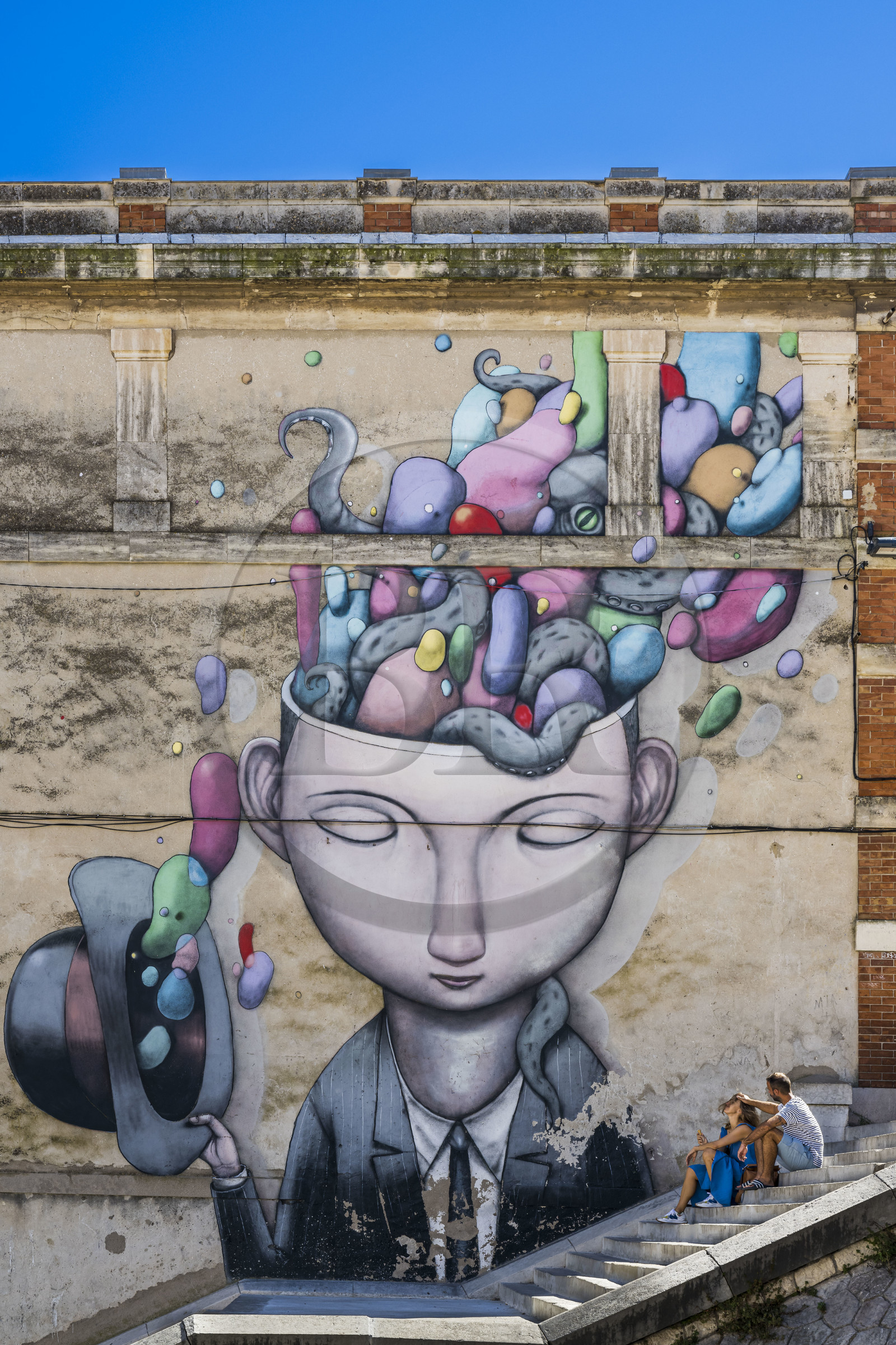 France, Hérault (34), Sète, le Quartier Haut, fresque murale qui fait parti du MACO - Musée à ciel ouvert, Monsieur TIELLE de Julien Seth Malland dans la rue Paul Valery