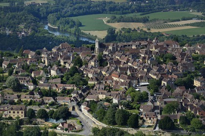 France, Dordogne (24), Périgord Noir, vallée de la Dordogne, vallée de la Dordogne, Domme, labellisé Les Plus Beaux Villages de France (vue aérienne)