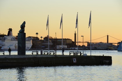 Suède, Västra Götaland, Göteborg (Gothenburg), la jetée de Stenpiren dans le port et le quai de Masthuggskajen
