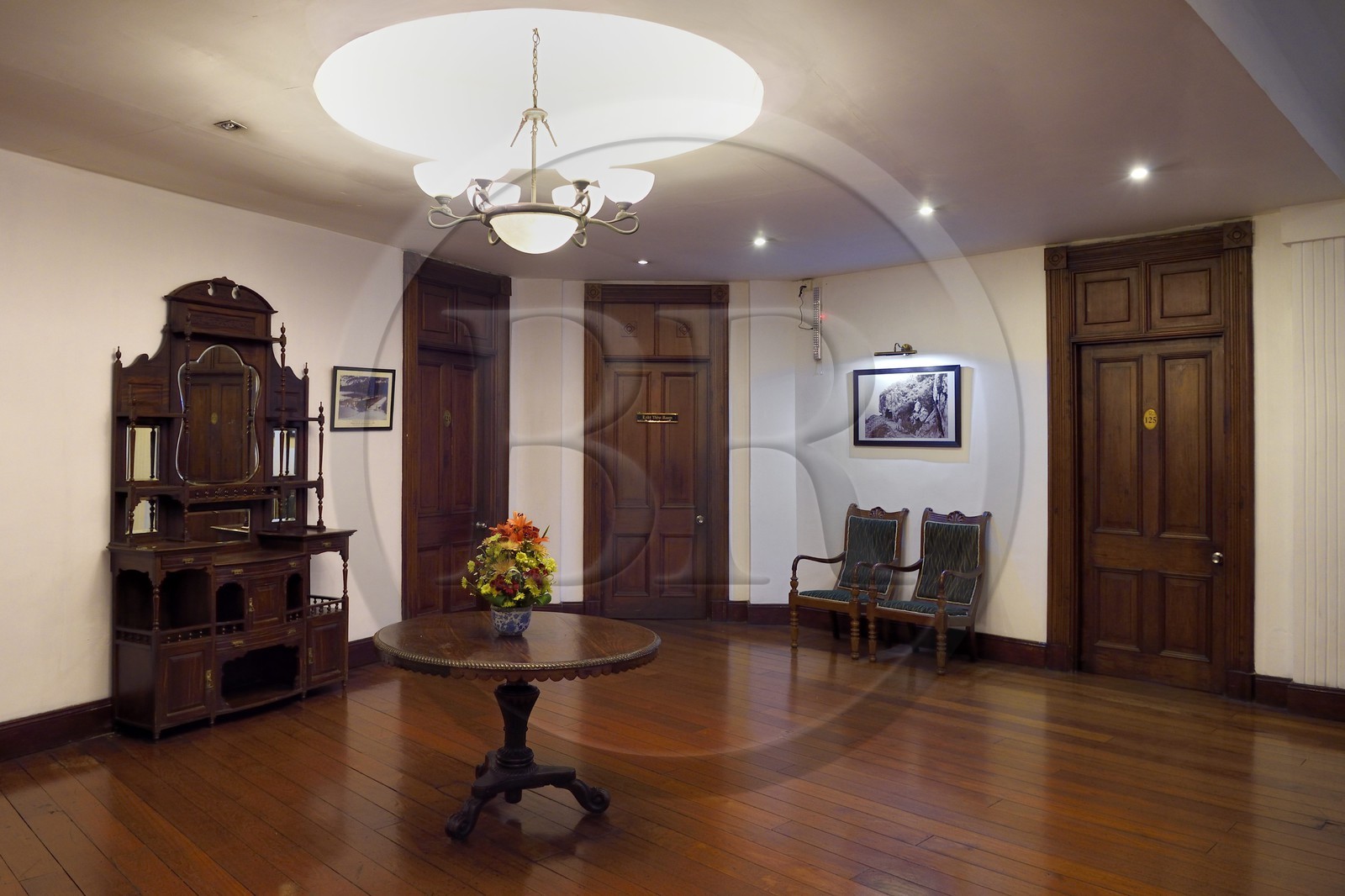 Sri Lanka, province du centre, Kandy, le Queen hotel datant de l'époque coloniale, corridor dans les étages