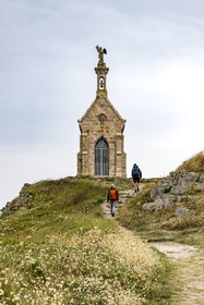 France, Cotes d'Armor, Grand Site de France Cap d'Erquy - Cap Frehel, Erquy, the Saint-Michel islet topped by the Saint-Michel chapel