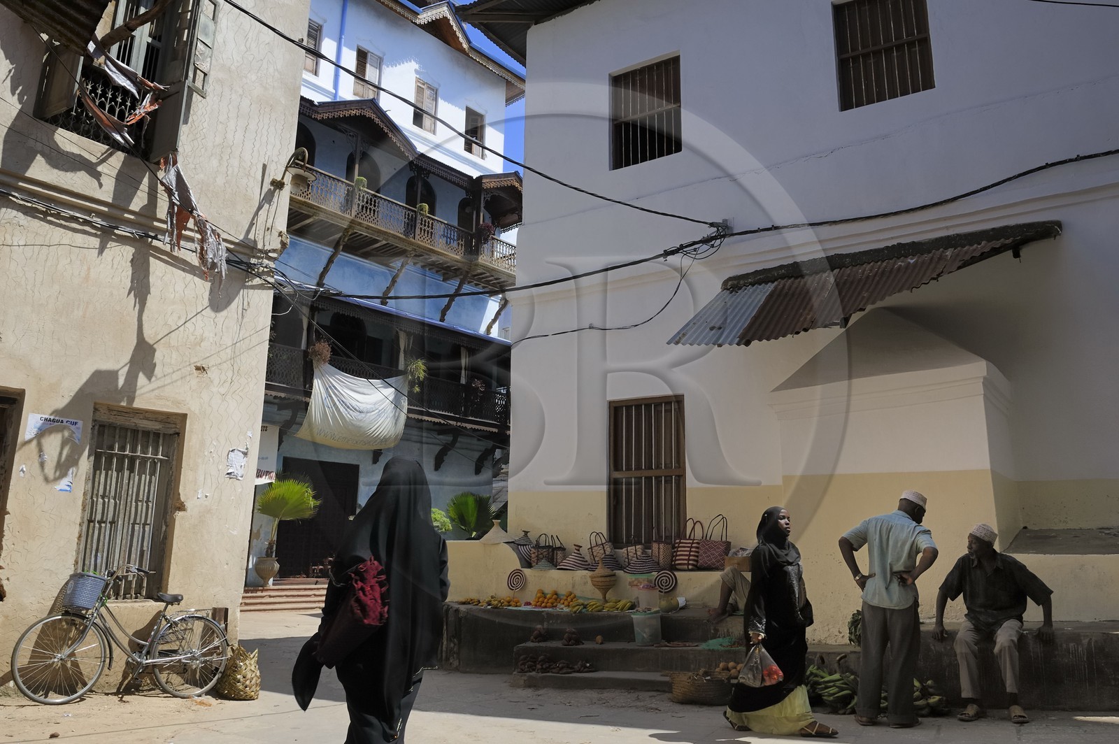 Tanzanie, archipel de Zanzibar, île de Unguja (Zanzibar), ville de Zanzibar, quartier Stone Town, classé Patrimoine Mondial de l' UNESCO, une ruelle de la vieille ville dans le quartier de Shangani