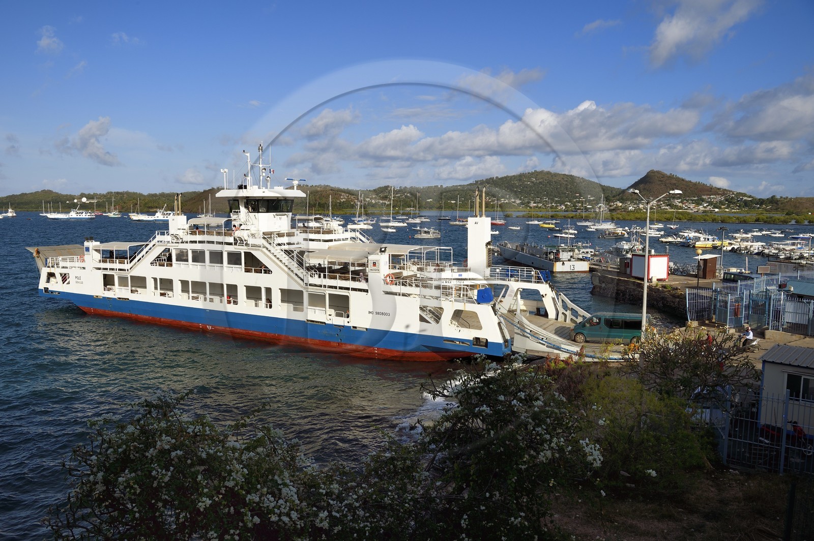 France, Ile de Mayotte, Petite-Terre, Dzaoudzi, départ de la barge pour Mamoudzou sur Grande-Terre