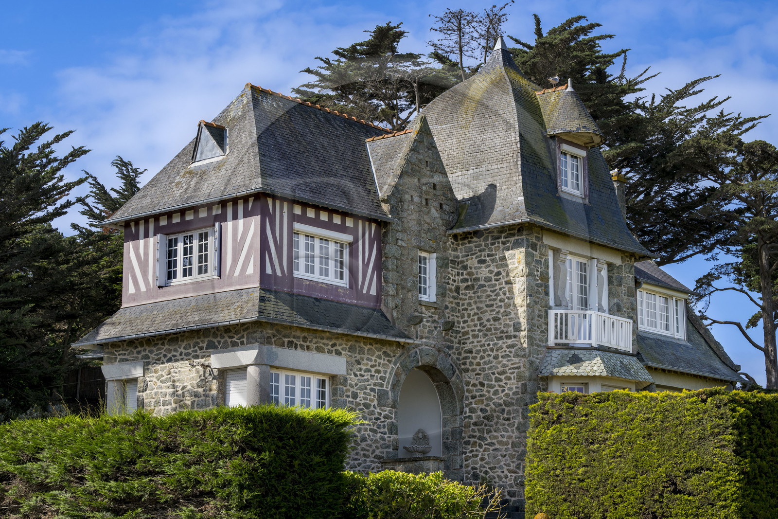 France, Côtes d'Armor (22), Grand Site de France Cap d'Erquy – Cap Fréhel, villa de la station balnéaire des Sables-d'Or-les-Pins à Fréhel