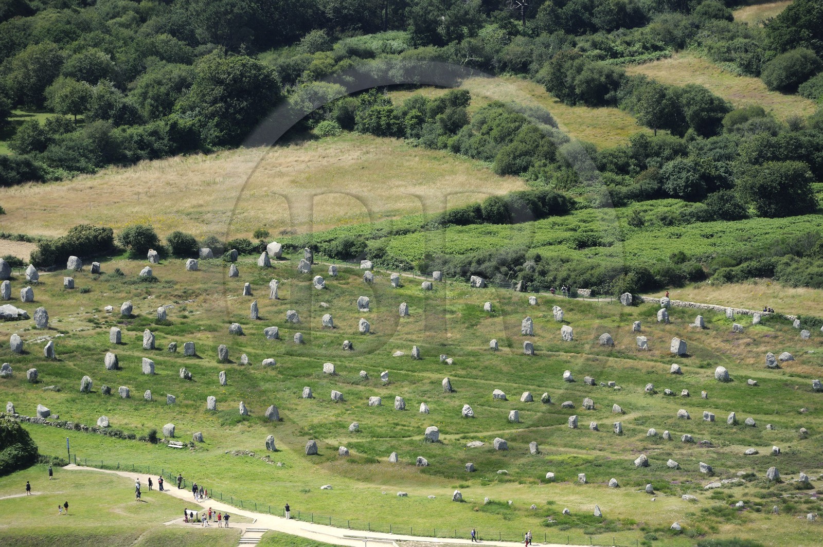 France, Morbihan (56), Carnac, alignement mégalithique du Menec (vue aérienne)