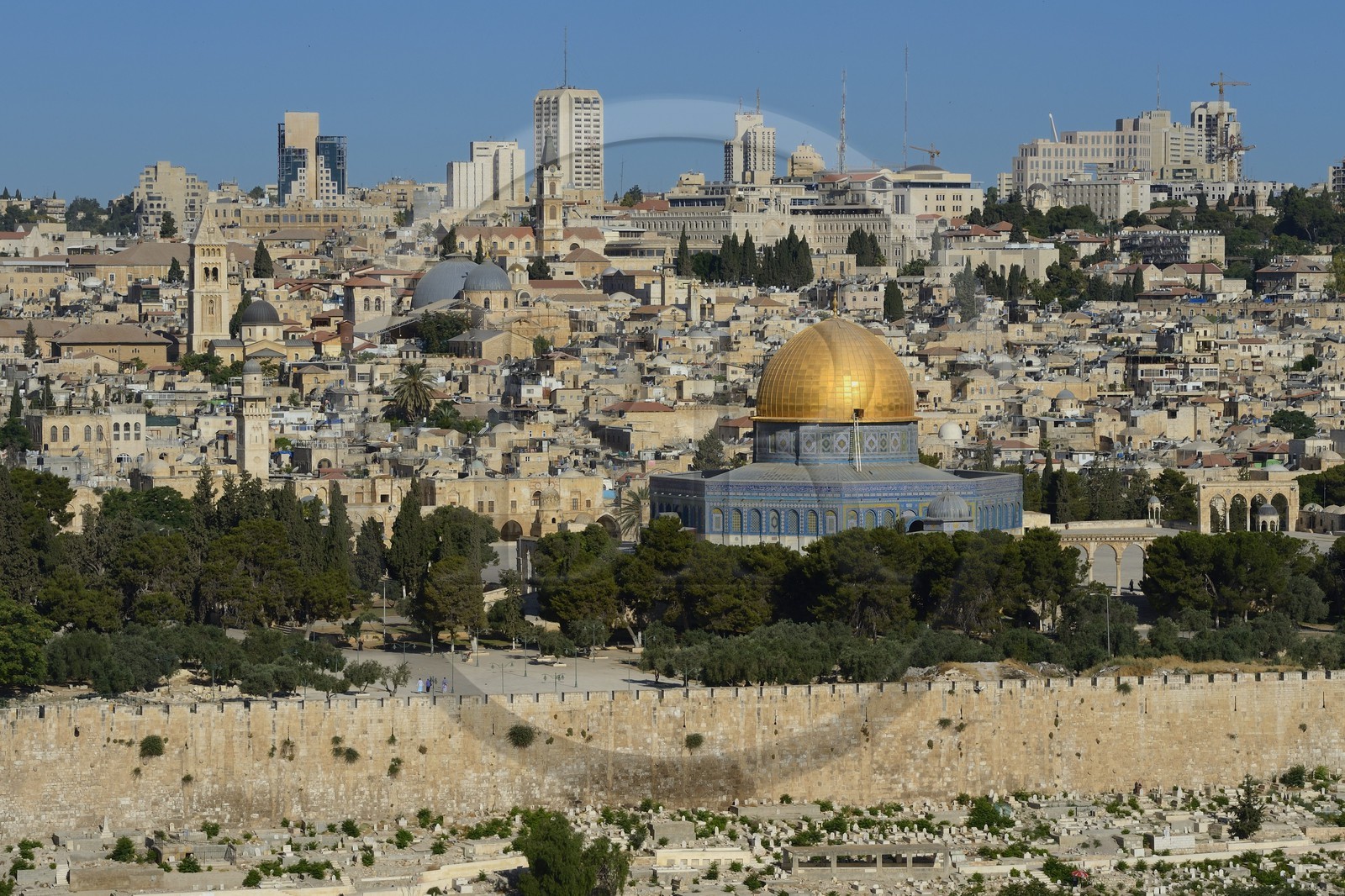 Israel, Jérusalem, ville sainte, vieille-ville classée Patrimoine Mondial de l'UNESCO, le Dôme du Rocher sur l'esplanade des Mosquées (Haram el-Sharif) vu depuis le Mont des Oliviers