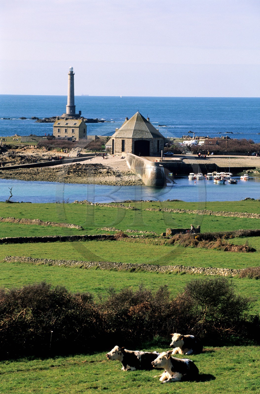 France, Manche (50), Cotentin, Cap de la Hague, phare et port de Goury