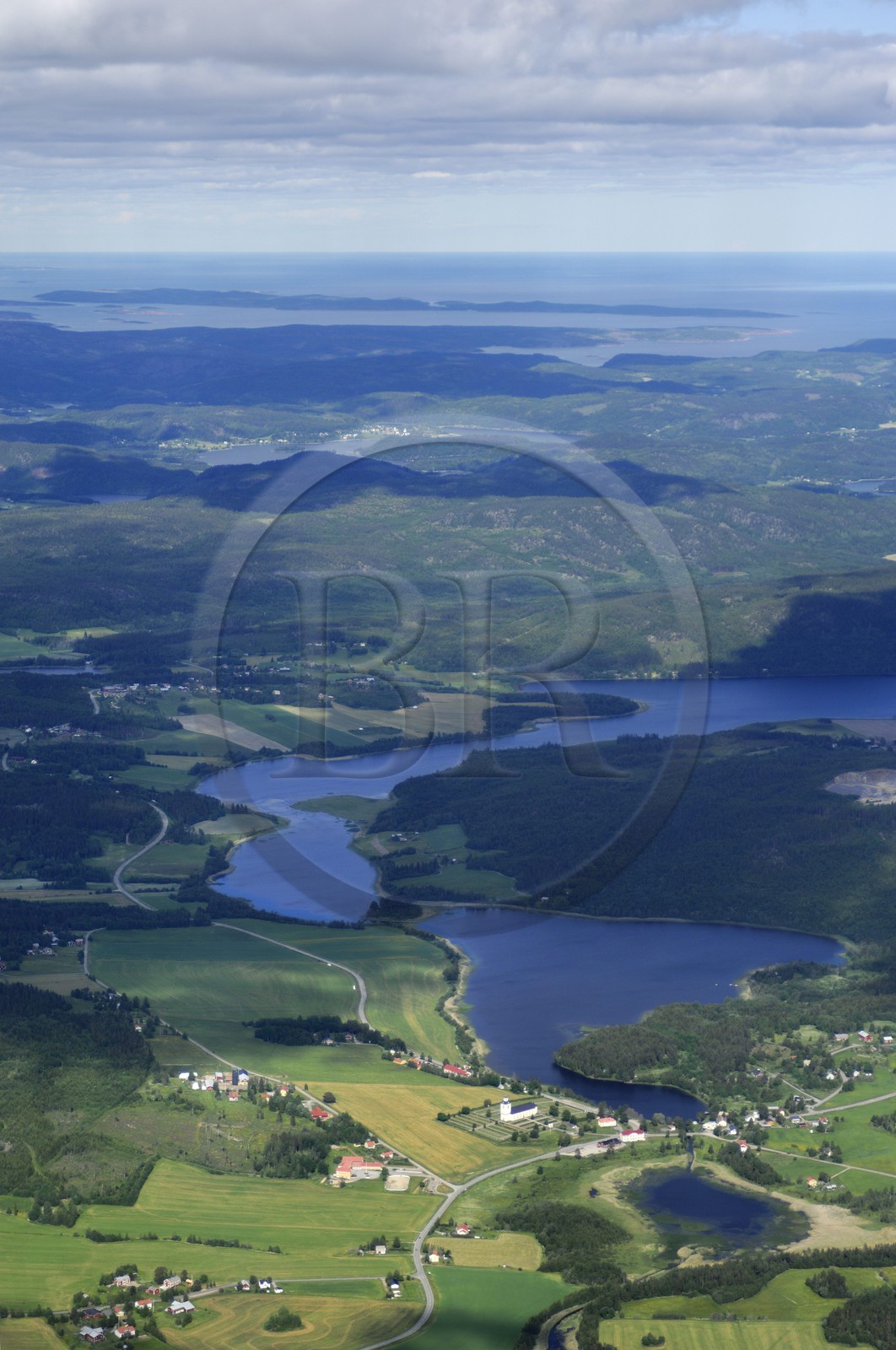 Suède, Västernorrlands, Noraströms landskommun au nord de Härnösand, le village de Torrom et la mer baltique (vue aérienne)