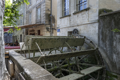 France, Vaucluse, Avignon, Rue des Teinturiers, paddle wheel on the Canal de Vaucluse