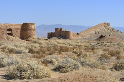Iran, Province de Yazd, désert du Dasht-e Kavir, caravanserail et fort de Saqand