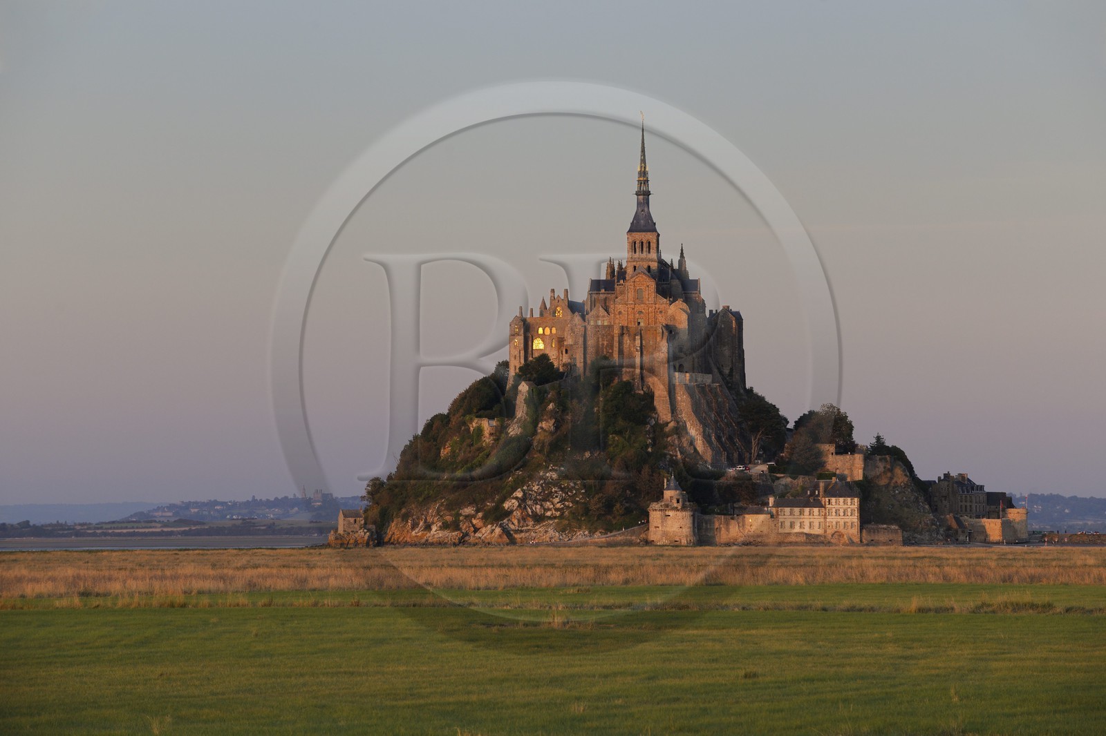 France, Manche (50), Mont-Saint-Michel, classé Patrimoine Mondial de l'UNESCO et les prés salés