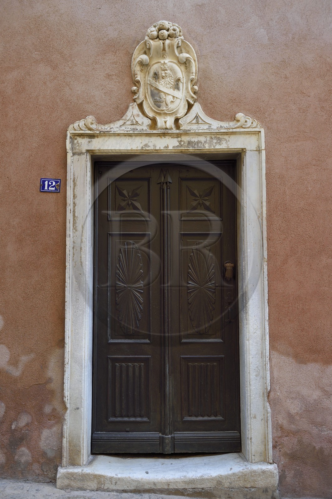 France, Corse-du-Sud (2A), Bonifacio, Ville Haute, porte de la rue Saint Dominique