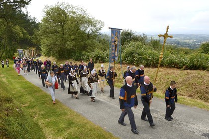 France, Finistere, Locronan, procession of the small Tromenie