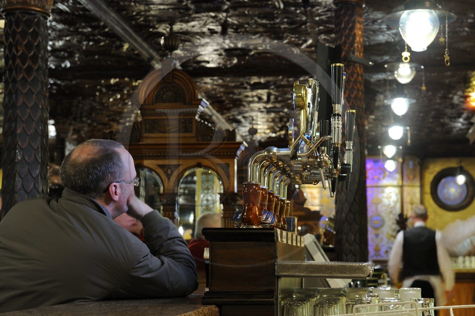 Royaume-Uni, Irlande du Nord, Belfast, le Crown Liquor Saloon fondé en 1826 est le seul pub à faire partie du National Trust (Monuments Historiques)