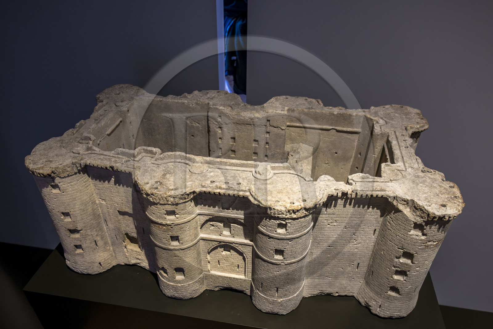 France, Paris (75), quartier du Marais, Musée Carnavalet, maquette de l'ancienne prison de la Bastille taillée dans une des pierres de la forteresse et fabriquée en 83 exemplaires