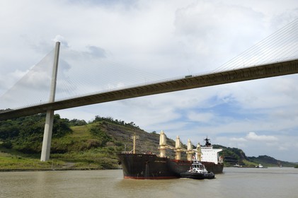 Panama, Panama Canal, Panamax cargo and the Centennal bridge (puente Centenario) spanning the Canal