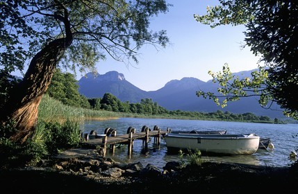 France, Haute-Savoie (74), barques au Bout-du-Lac, sur les rives du Lac d'Annecy