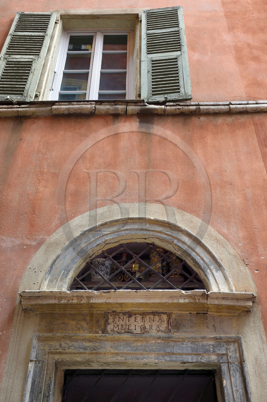 France, Alpes-Maritimes (06), Nice, quartier du Vieux Nice, Interna Meliora qui signifie à l'interieur il fait meilleur, double jeu de mots pour indiquer la présence d'une maison close