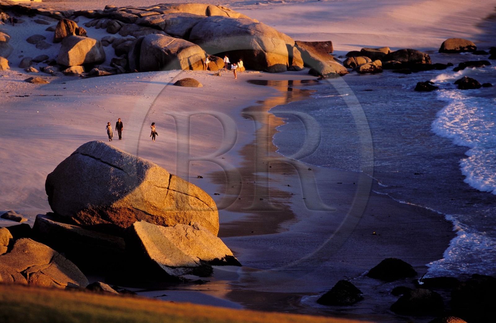Afrique du Sud, péninsule du Cap, la plage de Camps Bay dans la ville du Cap