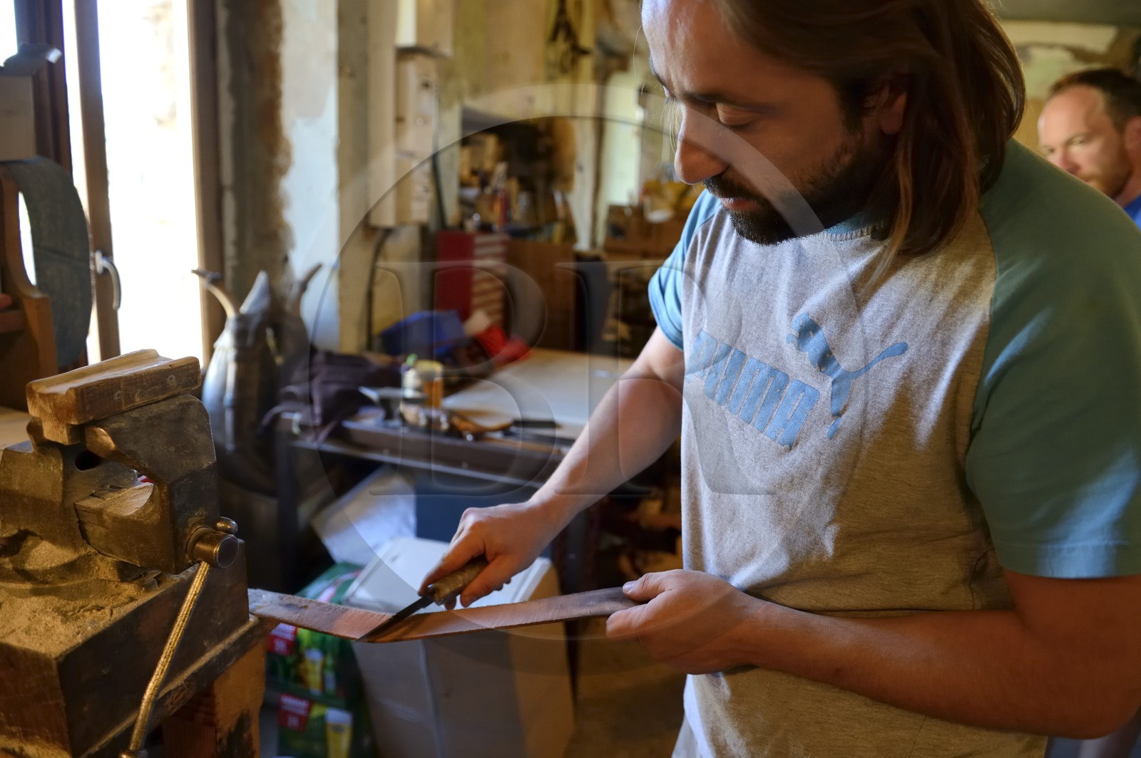 France, Corse-du-Sud (2A), Alta Rocca, village de Levie, Atelier du Lotus où les couteaux traditionnels sont encore forgés à la main